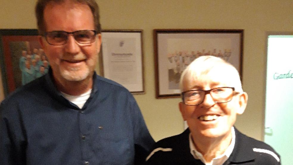 Andreas Bruns zeichnet Heinz Seemann für 50 Jahre Mitgliedschaft im Männerchor der 