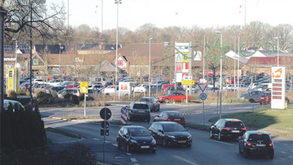 Das Einkaufszentrum an der Neuen Feldstraße in Weener wurde 1994 errichtet. © Foto: Szyska
