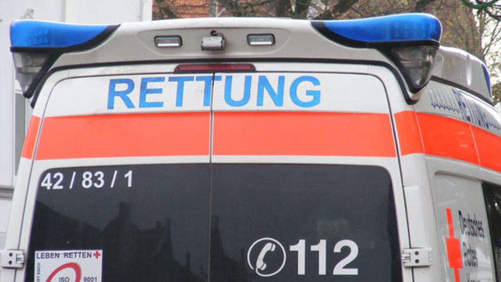 Der Autofahrer erlitt leichte Verletzungen und wurde mit einem Rettungswagen ins Krankenhaus gebracht. © Symbolfoto: Szyska