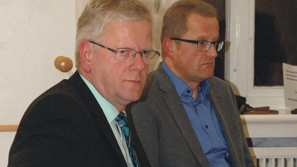 Bürgermeister und Bauamtsleiter: Ludwig Sonnenberg und Andreas Sinningen (rechts) zusammen in einer Sitzung des Finanzausschusses des Rates. © Archivfotos: Hoegen