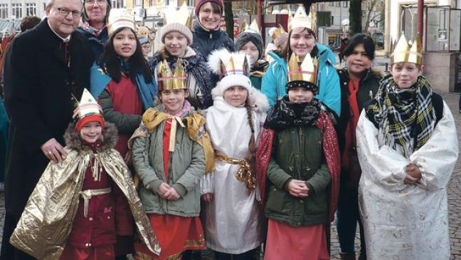 Rheiderländer Sternsinger treffen Bischof Bode