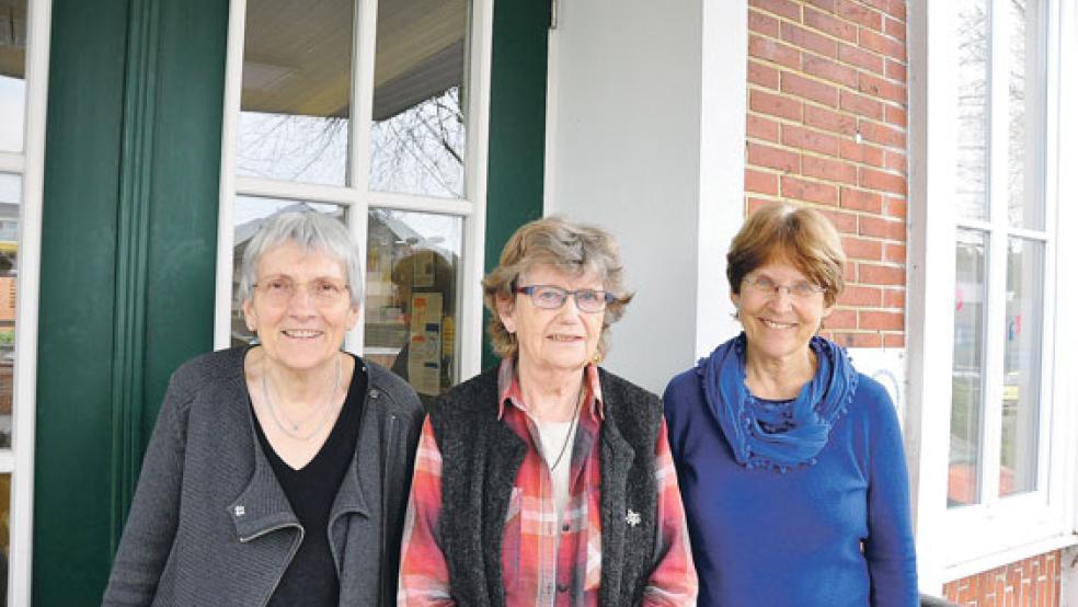 Waren die ersten Pastorinnen in der evangelisch-reformierten Kirche (von links): Helga Wendelken (damals Pastorin in Jarssum), Ingrid Meyer-Runkel (damals Pastorin in Grimersum) und Christine Kimmich (damals Pastorin in Upleward und Hamswehrum).  © Foto: Boelmann