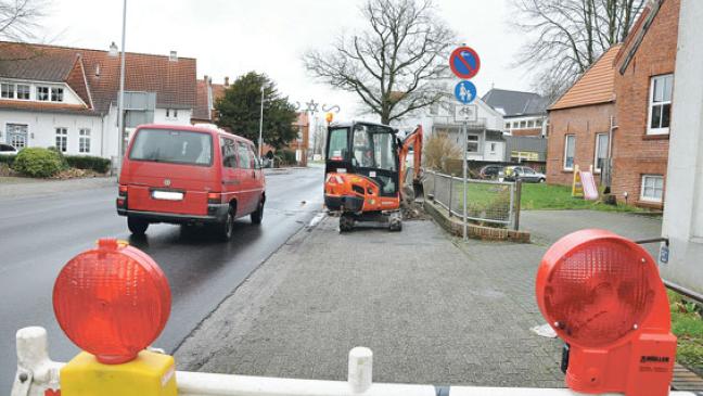 Bauarbeiter kappen Datenkabel