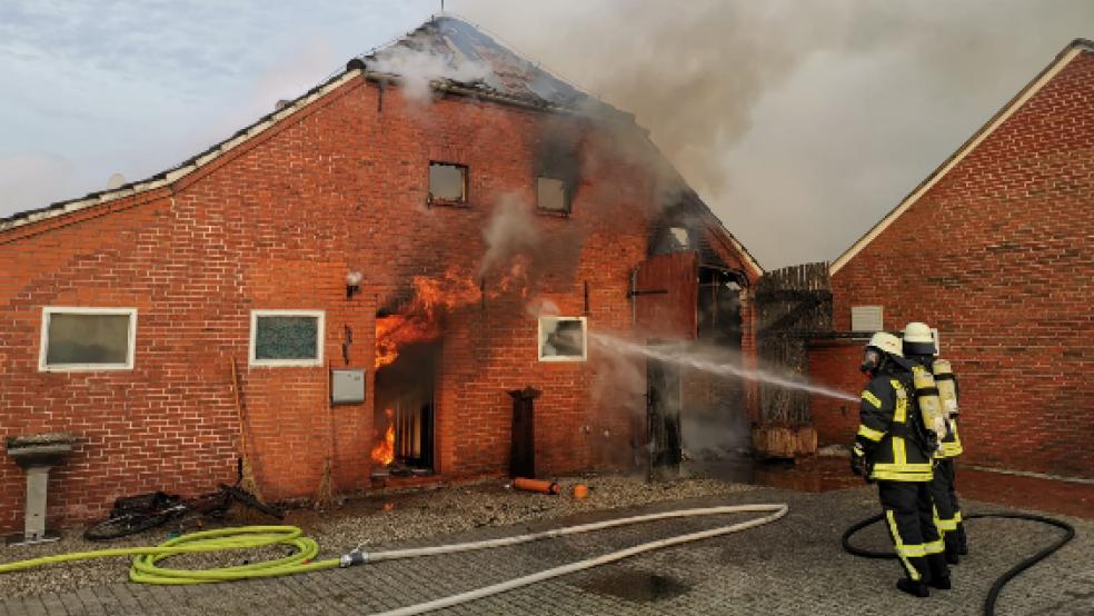 Das Haus an der Pastor-Kersten-Straße in Steenfelde ist nicht mehr bewohnbar. © Foto: Feuerwehr