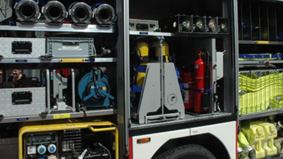 Auf der Autobahn 28 bei Remels brannte ein Audi gestern Nachmittag vollständig aus. © Symbolfoto: Szyska