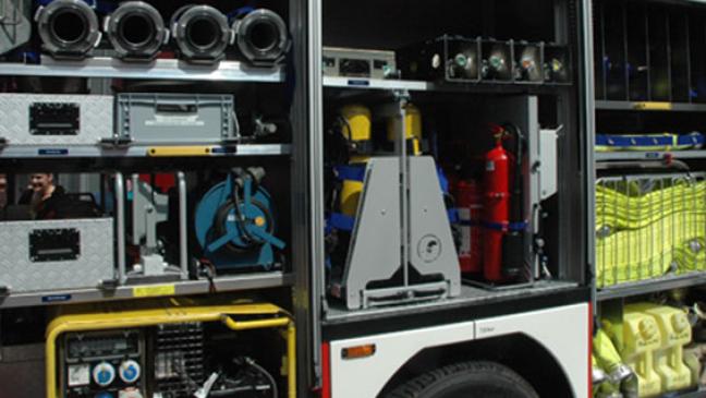 Audi brennt auf Autobahn komplett aus