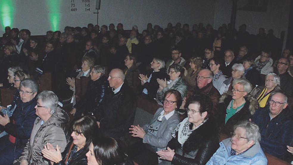 Annähernd 600 Besucher füllten auch in diesem Jahr wieder die Bänke und Stühle in der Georgskirche.  © Foto: Kuper