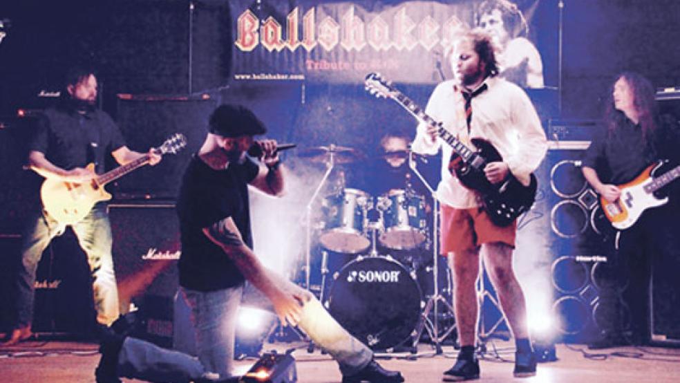 Die »Ballshaker« wollen am 7. Februar bei »Leer Live« die Stimmung im »De Pütt« mit AC/DC-Coversongs zum Kochen bringen. © Foto: privat
