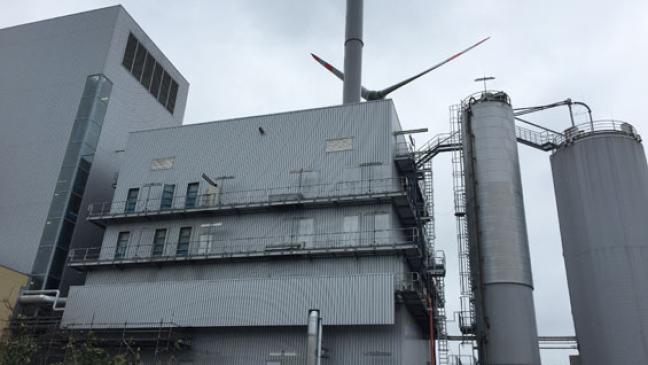 Glühende Schlacke löst Brandalarm aus