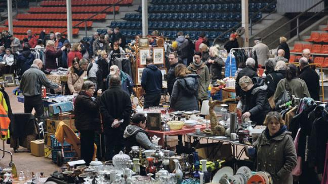 Feilschen und stöbern in der Ostfrieslandhalle