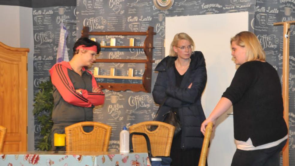 Die Theatergruppe Jemgum, hier ein Archivbild aus 2018, will ihre Zuschauer diesmal mit einer Eigenproduktion unterhalten. © Archivfoto: Wolters