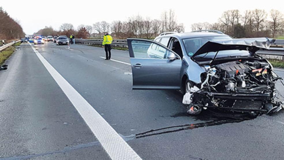 An der Unfallstelle auf der Autobahn 28 bot sich gestern ein Bild der Verwüstung. © Foto: Loger