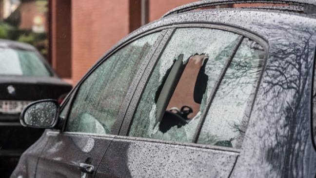 Tasche und Geld aus Wagen gestohlen