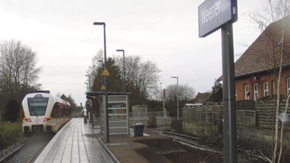 Der neue Bahnsteig in Weener ist kürzlich fertiggestellt worden. Im Rahmen des »Wunderline«-Projekts soll ein zweites Gleis gebaut werden, um einen Begegnungsverkehr von Zügen zu ermöglichen. © Foto: Szyska