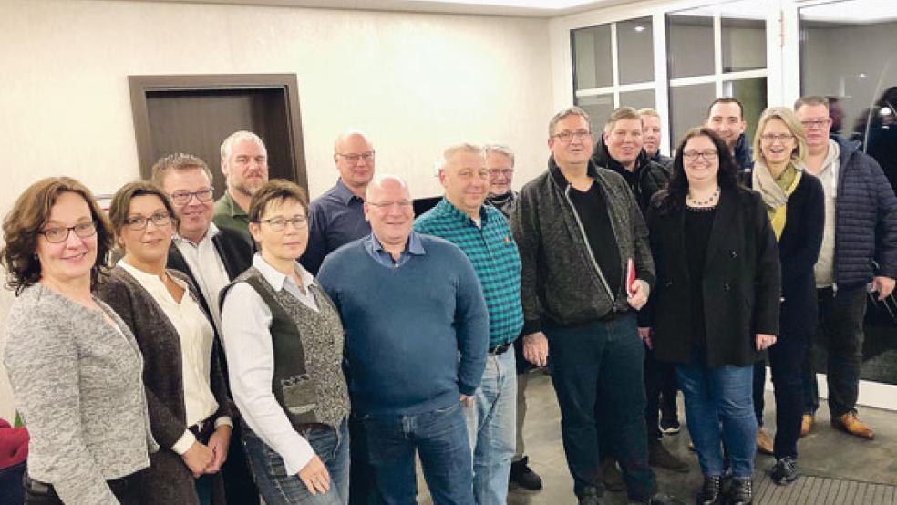 Der neue Vorstand der Arbeitsgemeinschaft für Arbeitnehmerfragen (AfA) der SPD im Kreis Leer mit dem Vorsitzenden Harry Schäfer aus Völlen (7. von rechts) und seinen Stellvertretern Stefan Winterboer aus Holthusen (6. von rechts) und Anke Schlingmann (5. von links).  © Foto: SPD 