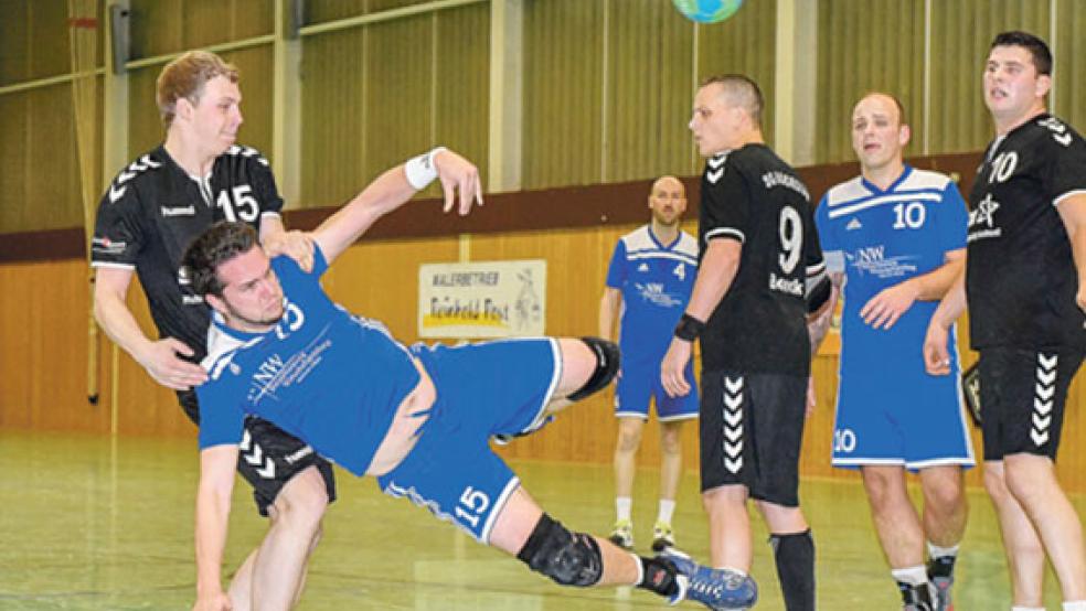 Die aggressive Abwehrarbeit wird es den Rheiderländern wohl wieder schwer machen. © Archivfoto: Bruins