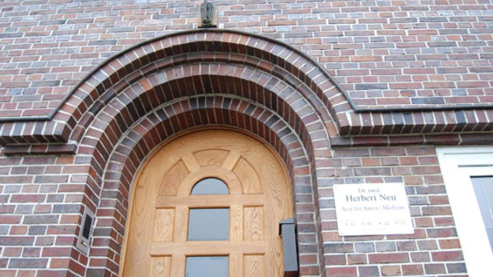 Für seine Praxis an der Neuen Straße in Weener suchte der Internist ohne Erfolg einen Nachfolger. © Foto: Hoegen