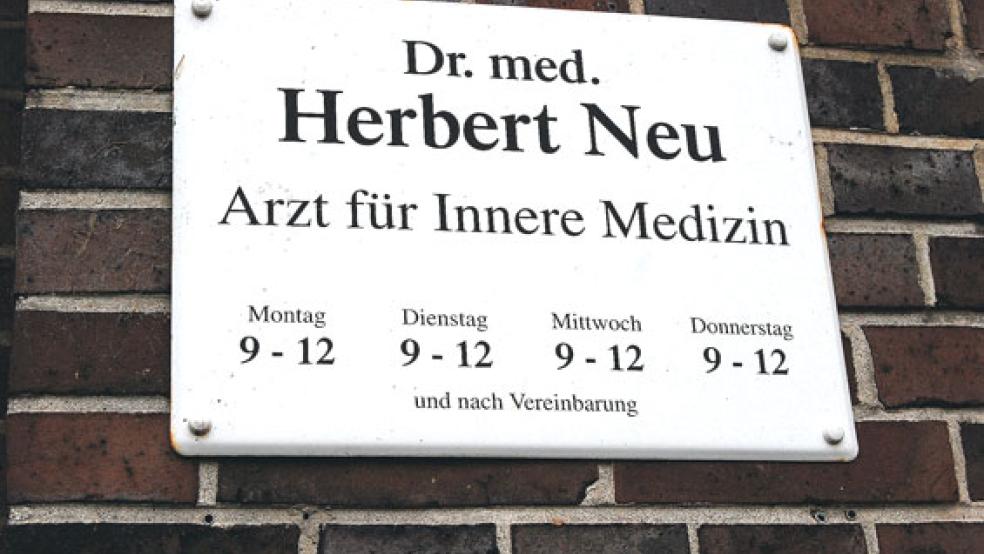 Ende März hält Dr. Herbert Neu seine letzte Sprechstunde an der Neuen Straße in Weener ab. © Foto: Hoegen