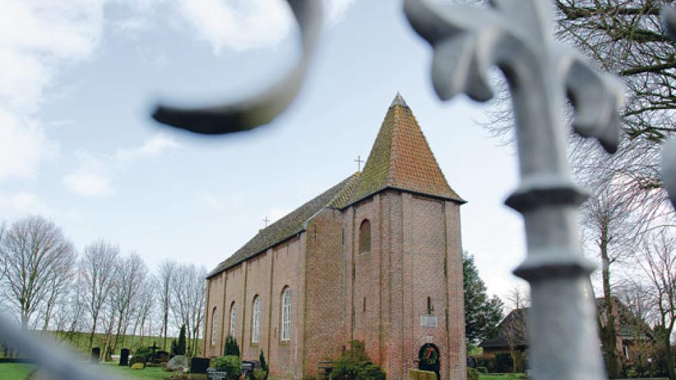 Am 31. Oktober 1982 wurde Hilke Klüver in der Kirche in Kirchborgum ordiniert. Damit war sie die erste gewählte evangelisch-reformierte Pastorin im Rheiderland. »Die Zeit hat mich sehr geprägt«, sagt die heute 65-Jährige.  © Fotos: Hanken 