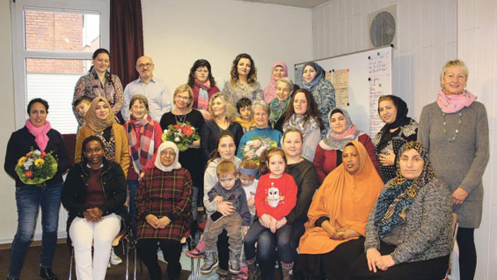 20 Frauen und ein Mann haben in den vergangenen Monaten erfolgreich an einem Deutschkurs für Geflüchtete teilgenommen.  © Foto: Berents