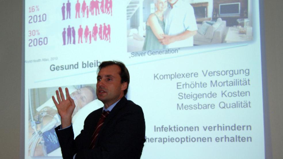 Alexander W. Friedrich hielt bereits im November 2015 einen Vortrag im Krankenhaus Rheiderland in Weener.  © Hoegen