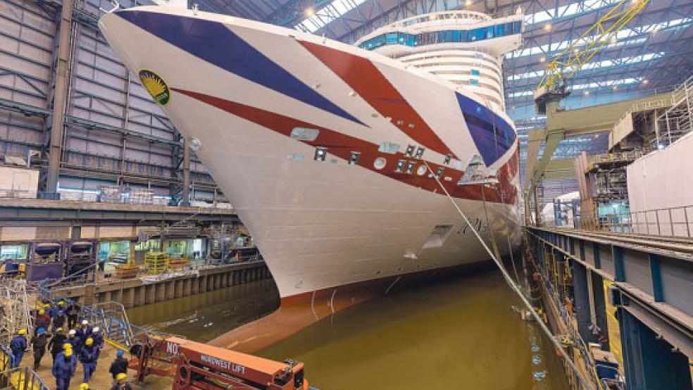 Das 50. Kreuzfahrtschiff aus Papenburg: Die »Iona« soll Mitte Februar ausgedockt und Mitte März in die Nordsee manövriert werden. © Foto: Michael Wessels (Meyer Werft)