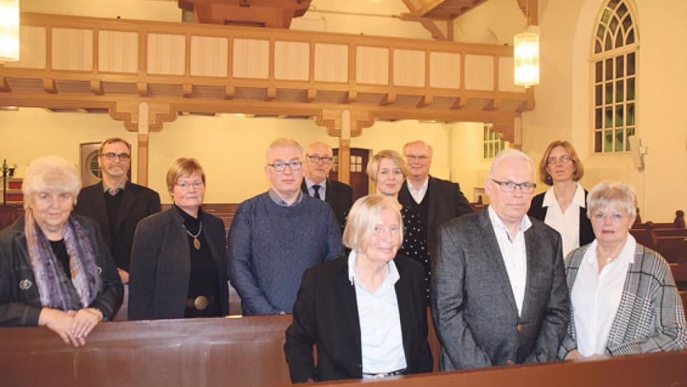 Gegen das Vergessen! Gemeinsam mit der Kirchengemeinde Möhlenwarf organisierte der »Arbeitskreis 27. Januar« auch in diesem Jahr wieder einen Gedenkgottesdienst für die Opfer des Nationalsozialismus: Im Bild von links Lina Garen, Theus Graalmann, Anne Ulferts, Gerhard Janssen, Gerda Pruin, Joachim Tjabben, Franz Jürrens, Jana Metelerkamp, Dr. Andreas Robben, Karin Mittwollen und Sabrina Koetsier.  © Fotos: Himstedt