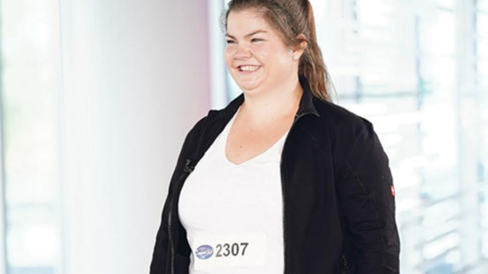 Grund zum Strahlen: Janina Mödden aus Bunderhee ist eine Runde weiter bei DSDS. © Foto: TV NOW/Stefan Gregorowius