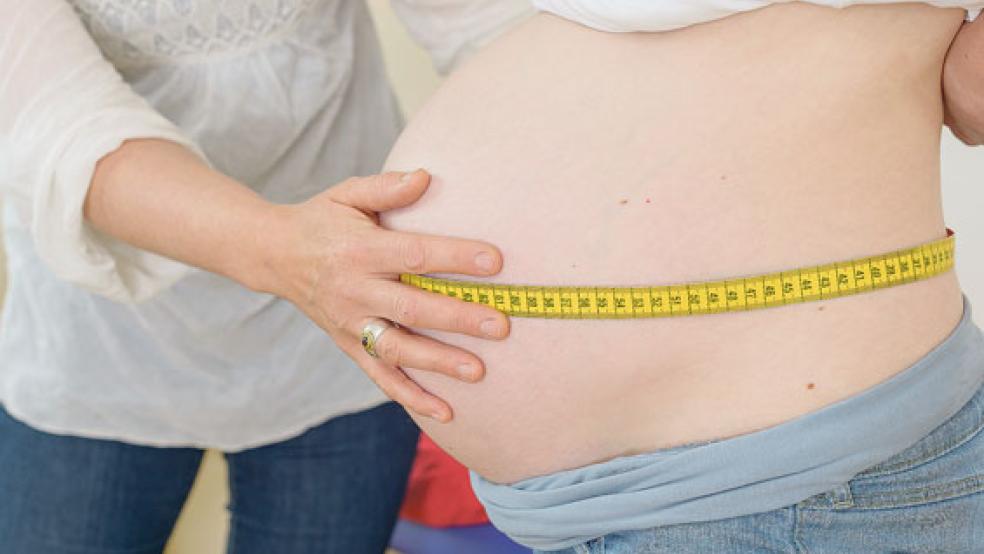 »Die Geburtshilfe in den Kliniken ist deutlich unterfinanziert und braucht dringend eine bessere finanzielle Ausstattung«, fordert Hebamme Veronika Bujny aus Westoverledingen. © Foto: Helmerichs (dpa)