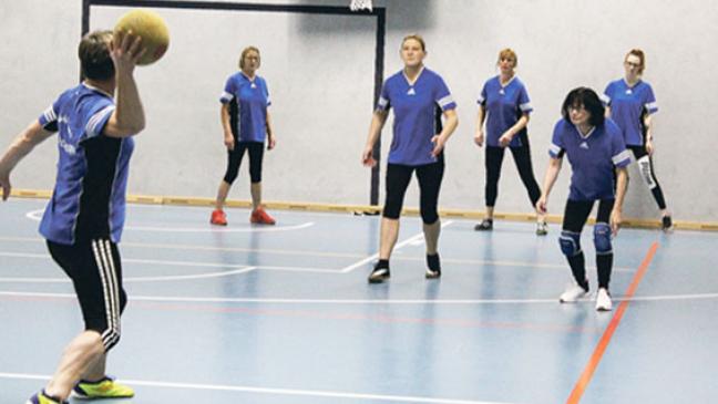 Bei den Völkerballerinnen geht es rund