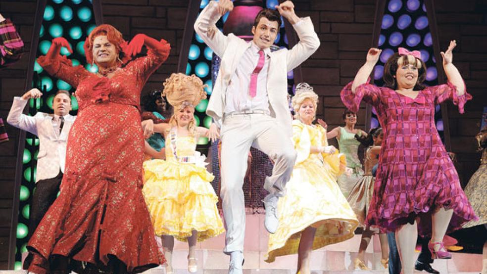 »Hairspray«: Hier ein Archivbild. Uwe Ochsenknecht spielte am 3. Dezember 2009 die Rolle der Edna Turnblad in dem Musical »Hairspray« im Musical Dome in Köln.  © Foto: Felix Heyder (dpa)