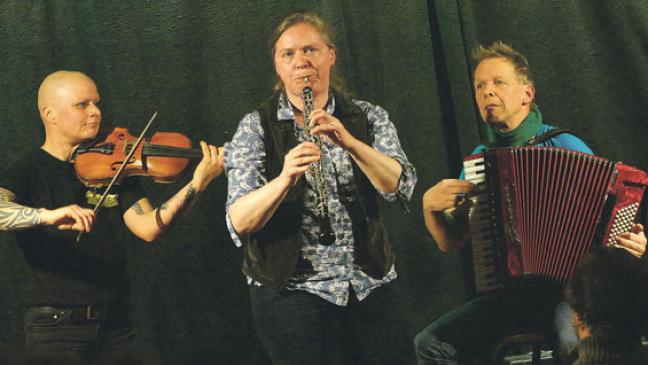 Pure Spielfreude im ausverkauften Kuhstall