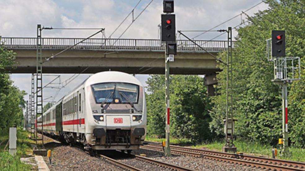 Bahnreisende zwischen Bremen und Leer müssen am heutigen Dienstag voraussichtlich noch bis in die Abendstunden mit Beeinträchtigungen rechnen. Davon sind auch Werder-Fans betroffen. Bei dem Foto handelt es sich um ein Symbolbild. © Foto: pixabay