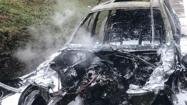 BMW geht komplett in Flammen auf