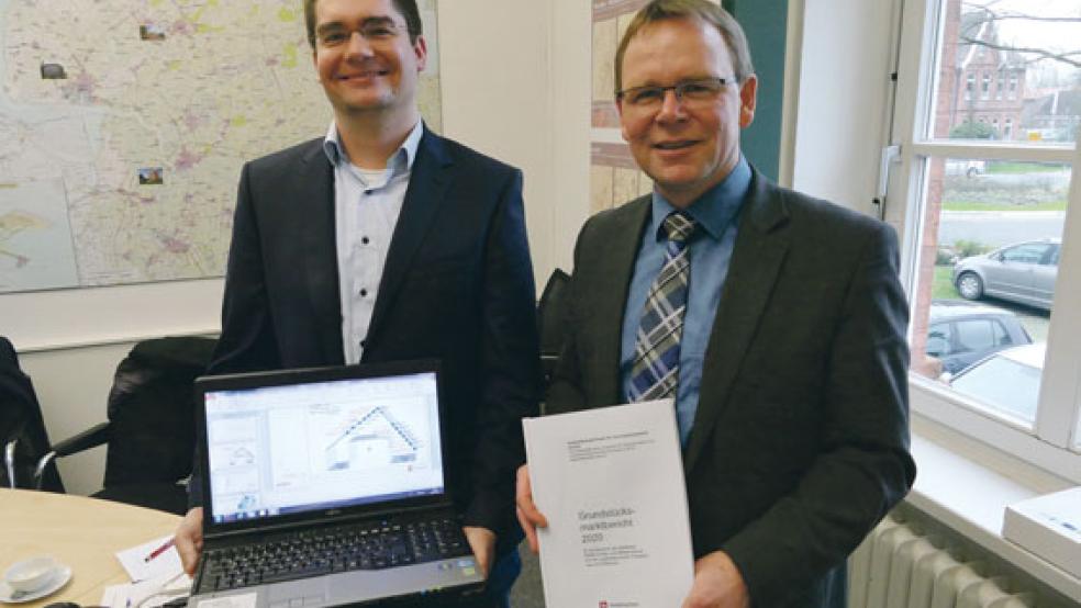 Die Preise für Immobilien gehen weiter stramm nach oben«: Der Vorsitzende des tachterausschusses, Martin Homes (rechts), und sein Stellvertreter Philipp Rulf.  © Jürgens