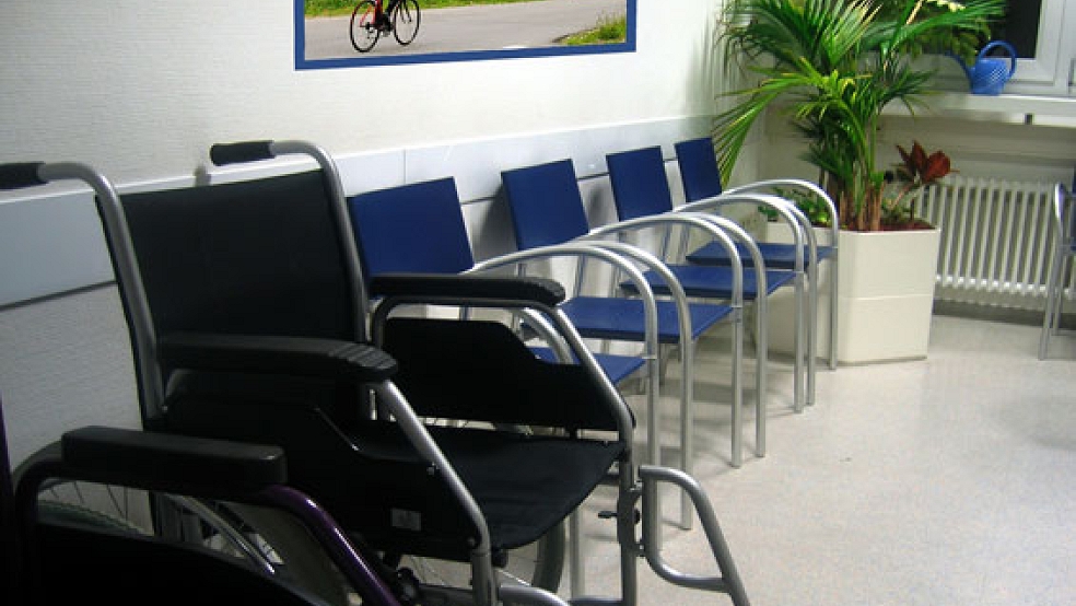 Die Stühle im Wartezimmer werden leer bleiben, wenn es zur Schließung der Zweigpraxis in Ditzum kommen sollte. © Symbolbild: Pixabay