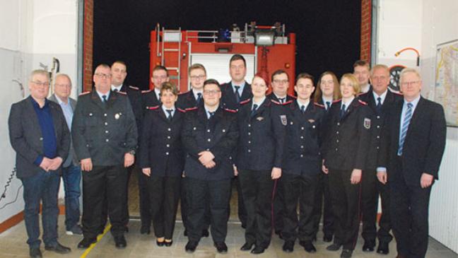 Holthuser befördern elf Kameraden