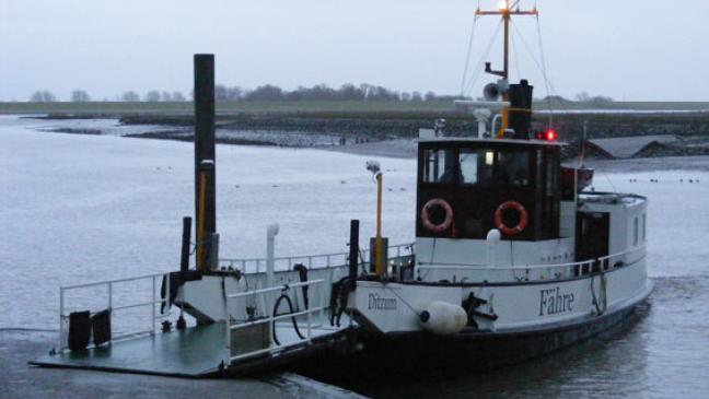 Emsfähre bleibt weiter im Hafen