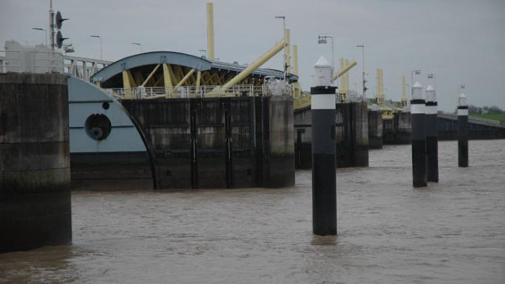 Die Regeln für die Schließung des Sperrwerks in Gandersum zum Ems-Aufstau sollen nach einem Antrag des Landkreises Emsland erneut gelockert werden. © Foto: Szyska