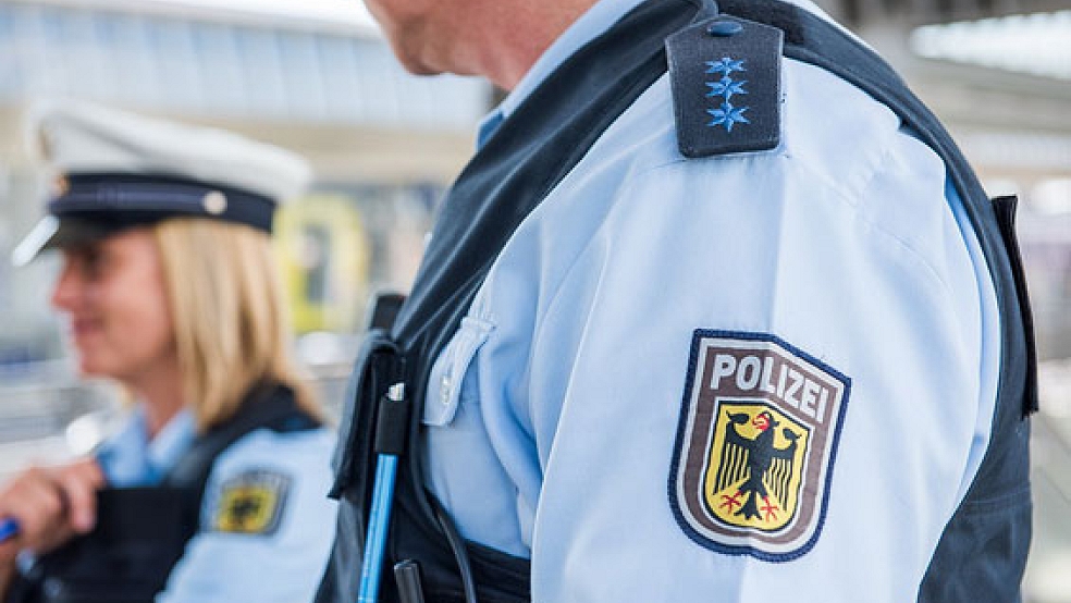 Die Bundespolizei hat heute im Gewerbegebiet Bunde-West bei der Kontrolle eines Busses einen 26-Jährigen verhaftet, nach dem gefahndet wurde. © Foto: Archiv