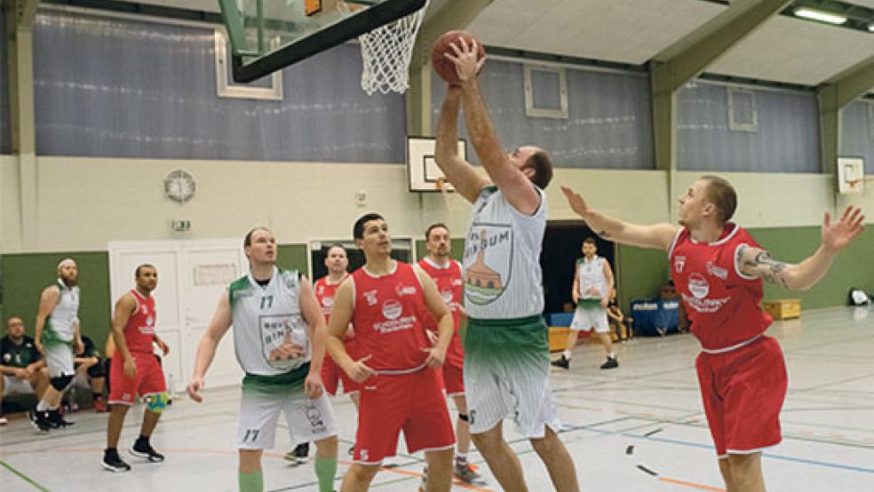 Marco Janßen (am Ball) und seine Teamkameraden bekommen es am Sonntag mit dem Tabellenführer zu tun. © Foto: Bruins