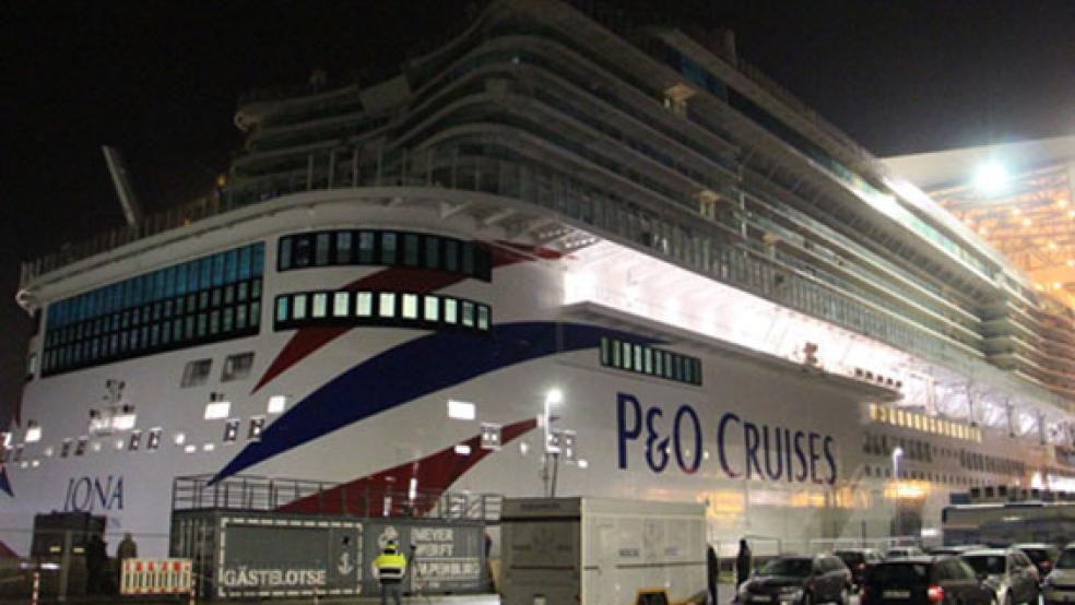 Es ist geschafft - der 337 Meter lange Schiffsneubau »Iona« hat freien Himmel über sich. © Foto: Gonzalez-Tepper