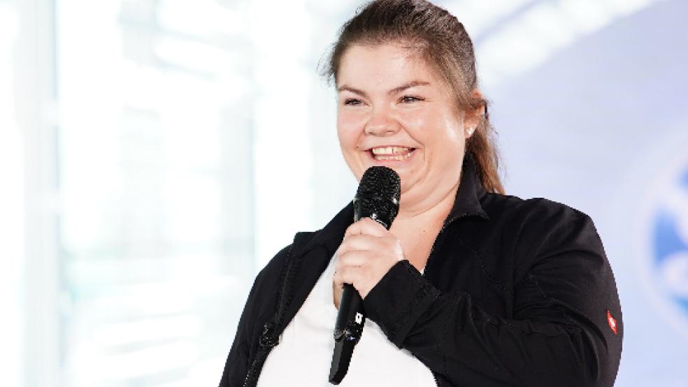 Wenig zu lachen hatte Janina Mödden beim Hochgebirgs-Recall. Dieter Bohlen warf sie aus dem Wettbewerb. © TV NOW/Stefan Gregorowius