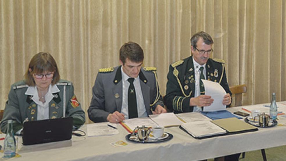 Nahmen an der KSV-Versammlung in Leer teil (von links): Schriftführerin Andrea Marks, Michael Weber und Hans-Georg Stulken (beide stellvertretende Vorsitzende).  © Fotos: Wolters