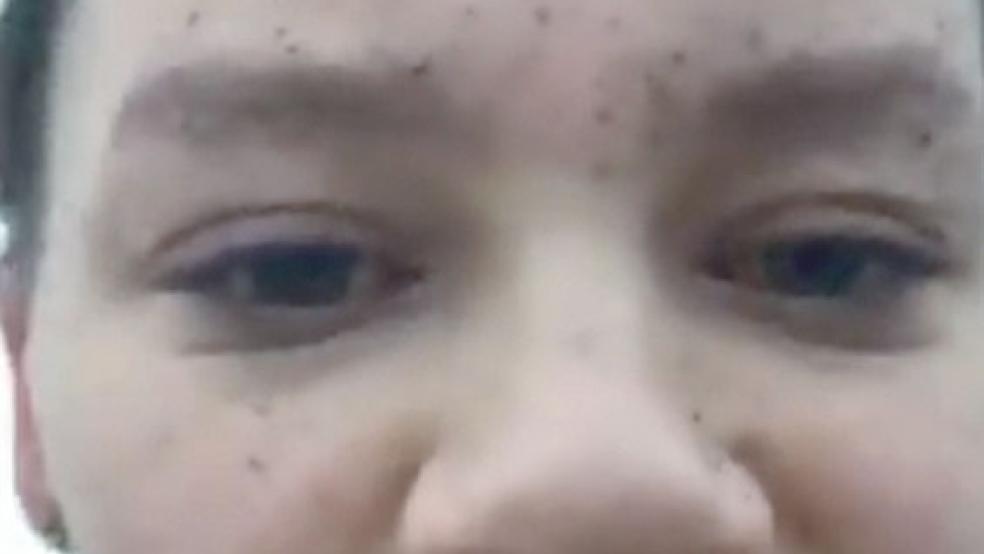 Dokumentierte ihr Erlebnis auf Twitter: eine der niederländischen Schülerinnen aus Delf­zijl mit Rußpartikeln in ihrem Gesicht. © Foto: EZ-Screenshot