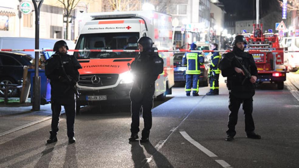 Nach mehreren Gewalttaten mit vielen Toten in Hanau hat der Generalbundesanwalt die Ermittlungen wegen der besonderen Bedeutung des Falls übernommen. © Foto: Boris Roessler (dpa)