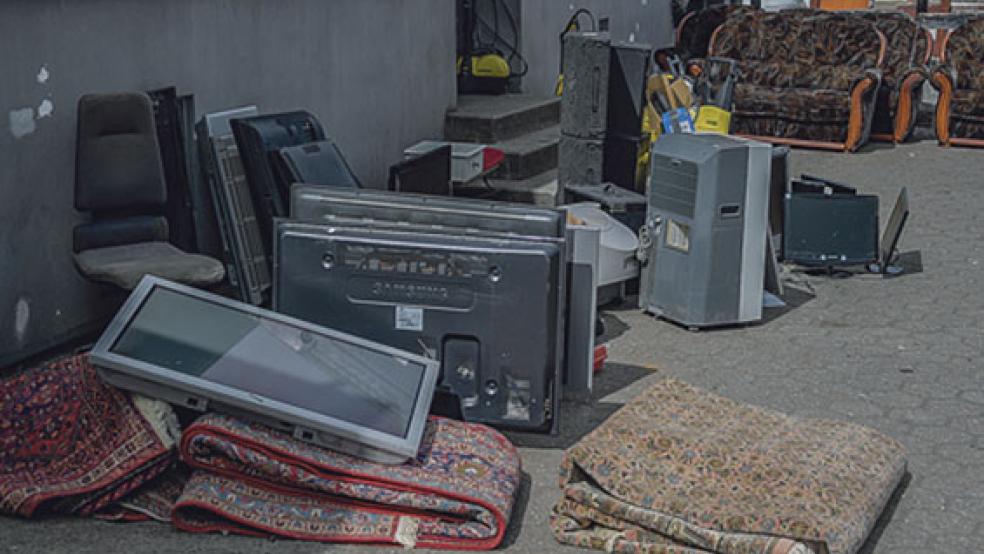 Im Leeraner Kreisgebiet sind im vergangenen Jahr 9019 Tonnen Sperrmüll eingesammelt worden.  © Foto: Heimken (dpa)