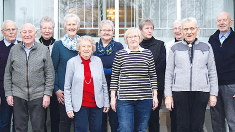 Die Mitglieder des Altenarbeitskreises sind ein eingespieltes Team (von links): Wilhelm Garen, Kurt Plagge, Käthe Klaver, Theda Seemann, Swanette Garen, Giesela de Boer, Voline Jürrens, Laura Ammersken, Gerda Seiden, Joachim Seiden und Gerd Klaver. © Foto: privat