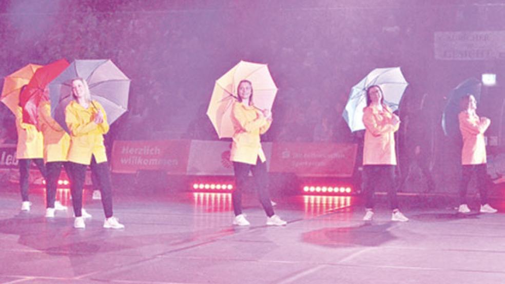Die Bunder Gruppe «No Limits« tanzte im Vorprogramm. © 
