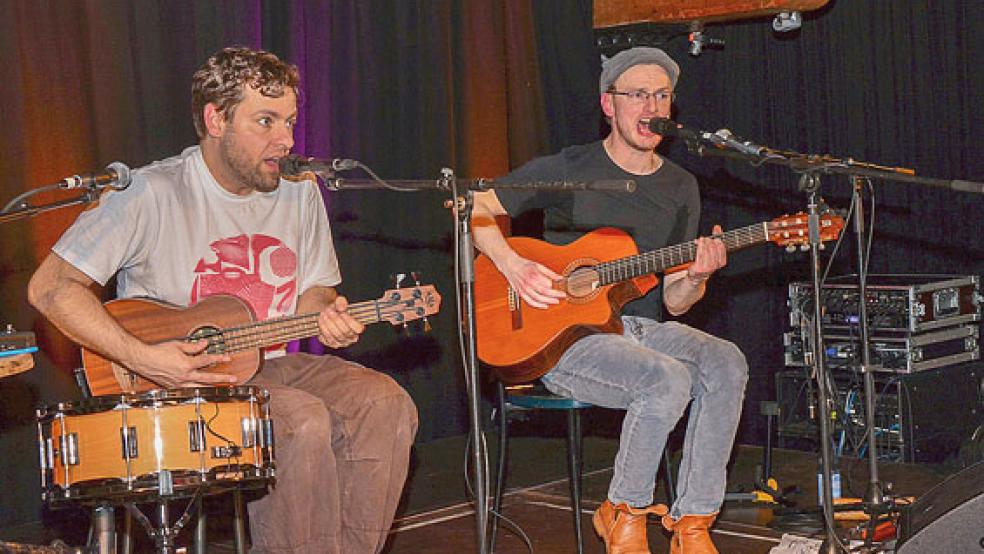 Komisch und virtuos: Simon und Jan bei ihrem Auftritt im Zollhaus-Café. © Fotos: Eden
